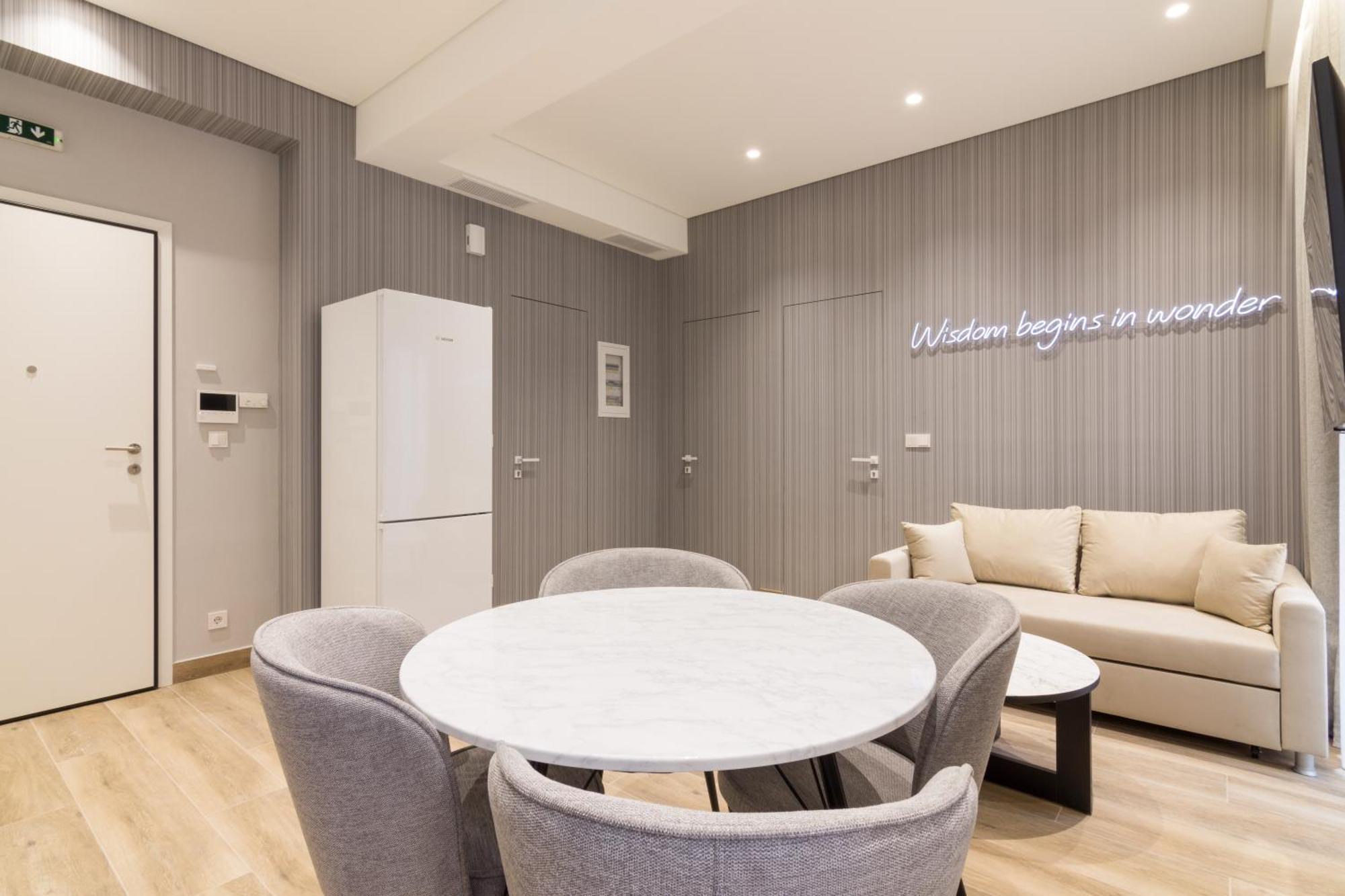 Socrates Fully Equipped Apartments With Unique Design เอเธนส์ ภายนอก รูปภาพ