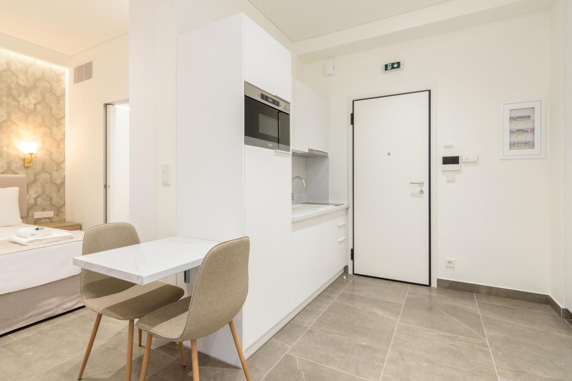 Socrates Fully Equipped Apartments With Unique Design เอเธนส์ ภายนอก รูปภาพ