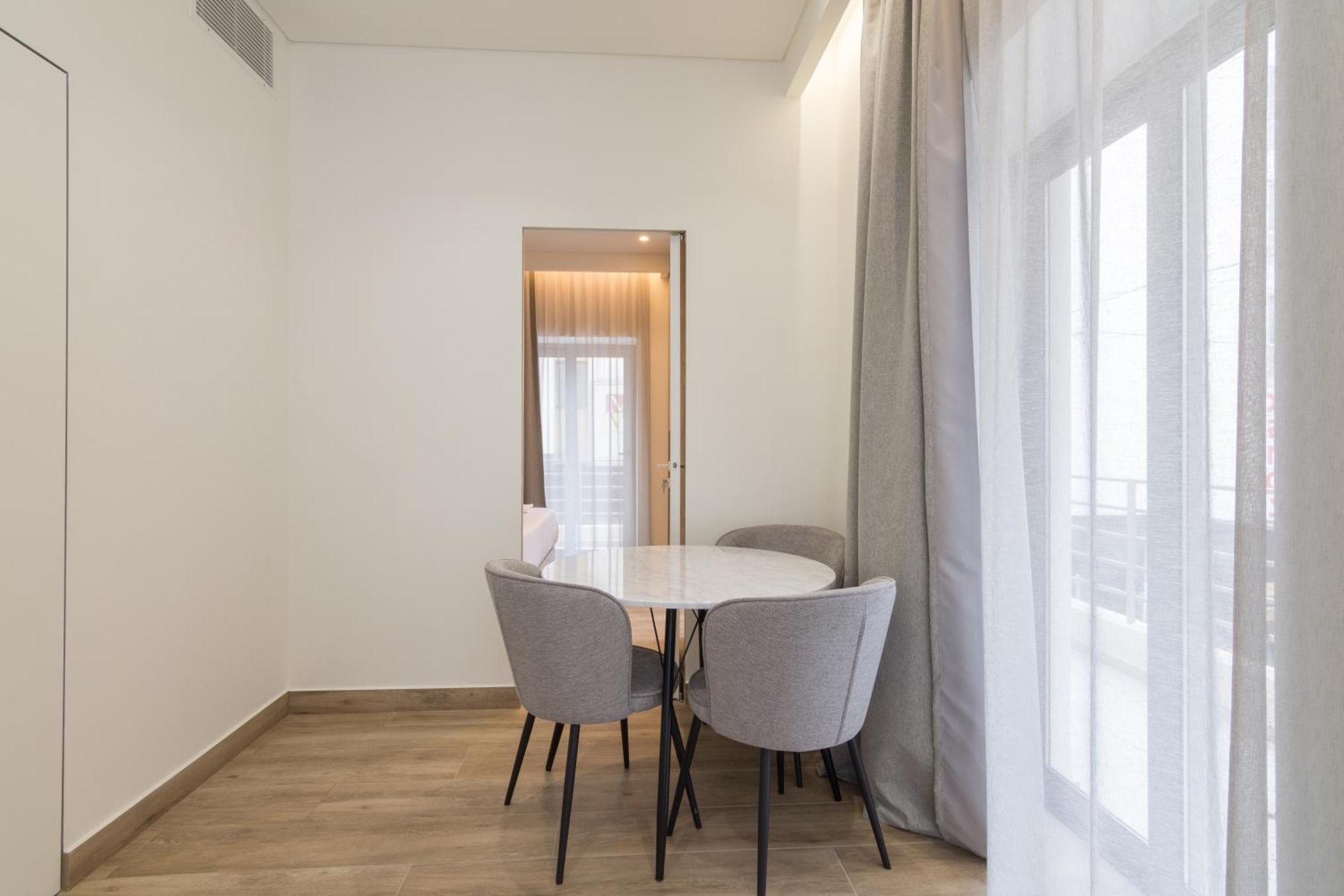 Socrates Fully Equipped Apartments With Unique Design เอเธนส์ ภายนอก รูปภาพ