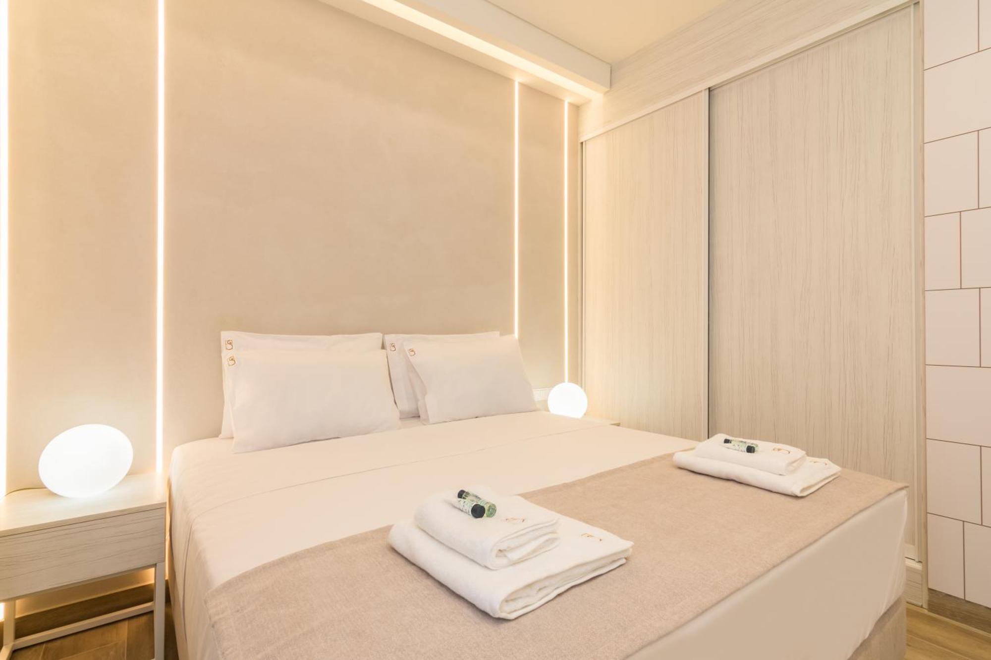 Socrates Fully Equipped Apartments With Unique Design เอเธนส์ ภายนอก รูปภาพ