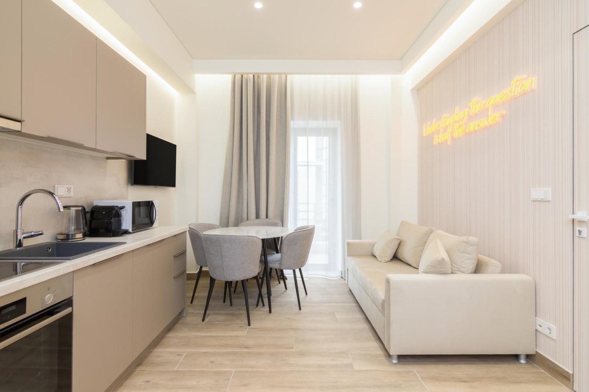 Socrates Fully Equipped Apartments With Unique Design เอเธนส์ ภายนอก รูปภาพ