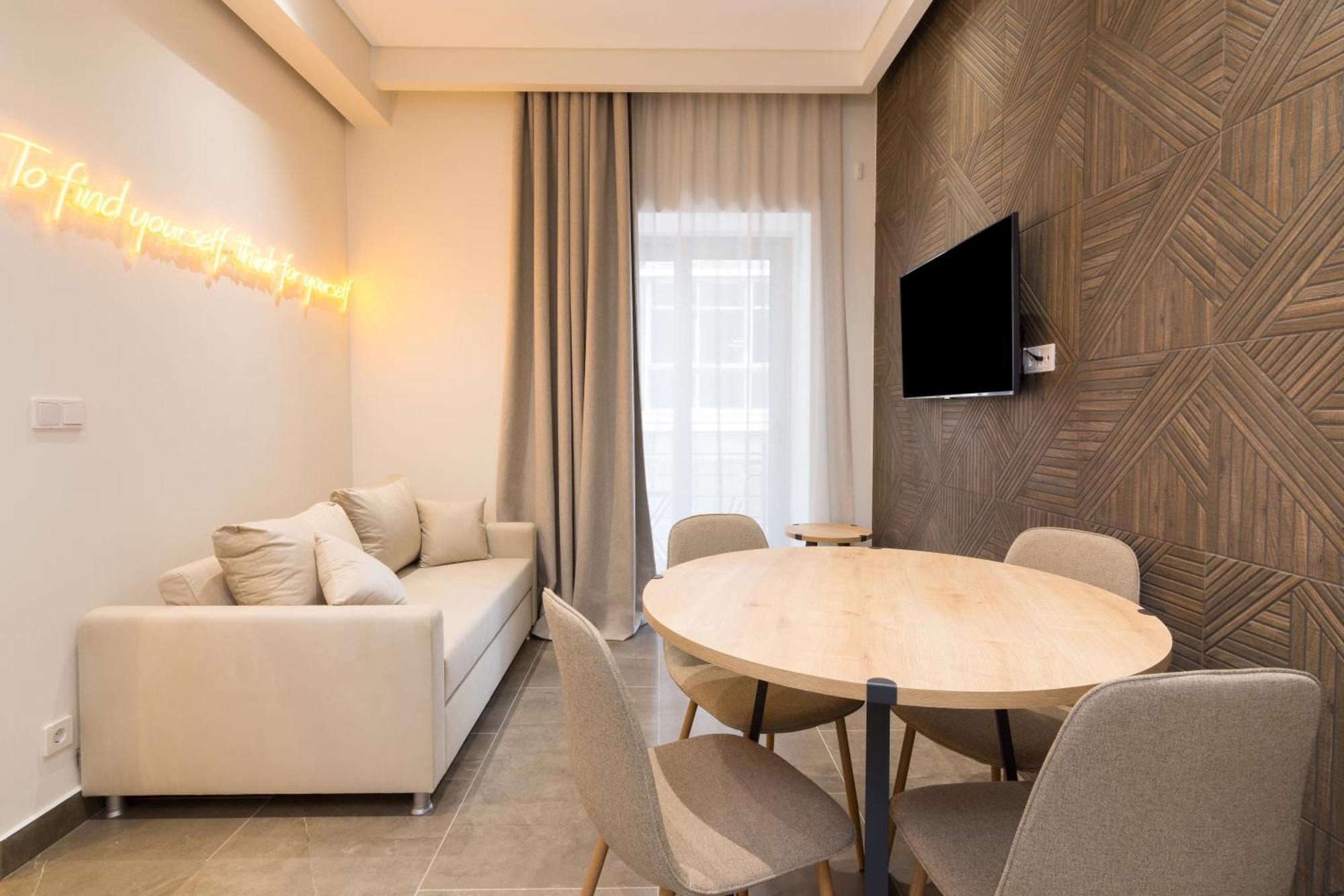 Socrates Fully Equipped Apartments With Unique Design เอเธนส์ ภายนอก รูปภาพ
