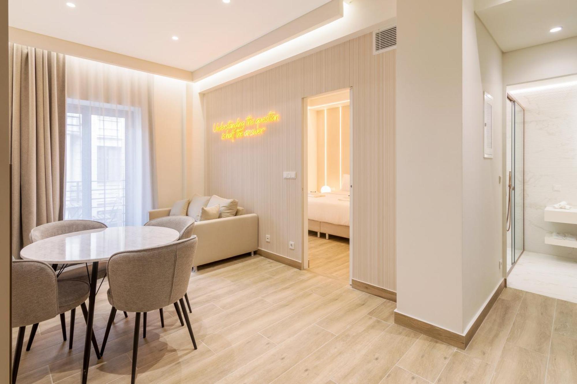 Socrates Fully Equipped Apartments With Unique Design เอเธนส์ ภายนอก รูปภาพ