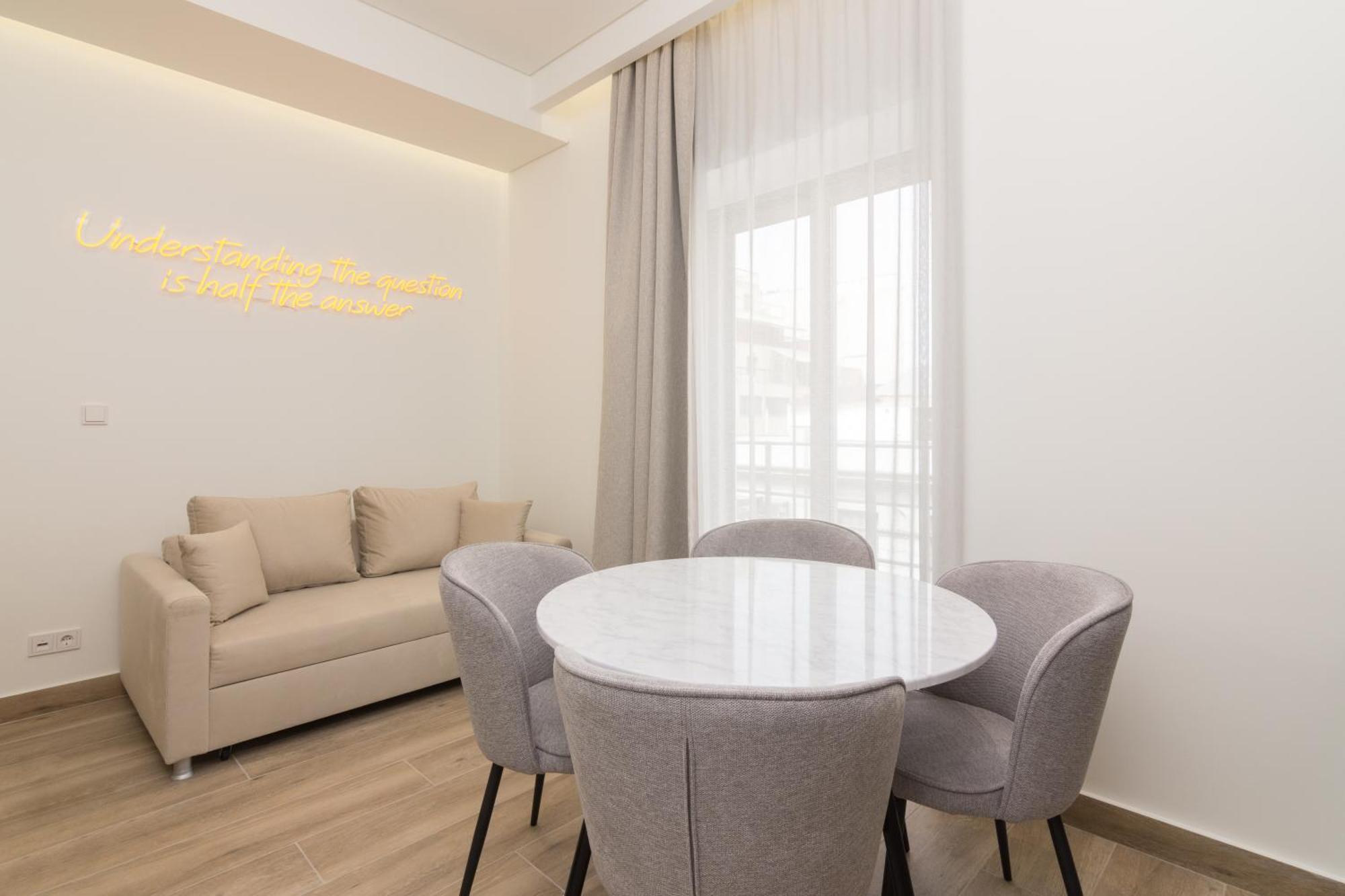 Socrates Fully Equipped Apartments With Unique Design เอเธนส์ ภายนอก รูปภาพ