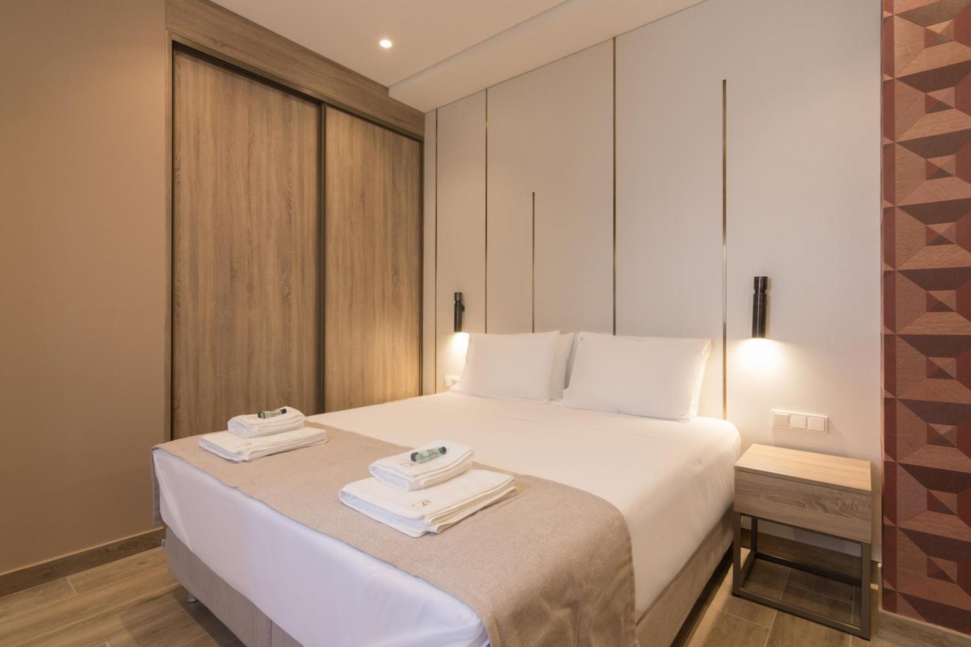 Socrates Fully Equipped Apartments With Unique Design เอเธนส์ ภายนอก รูปภาพ