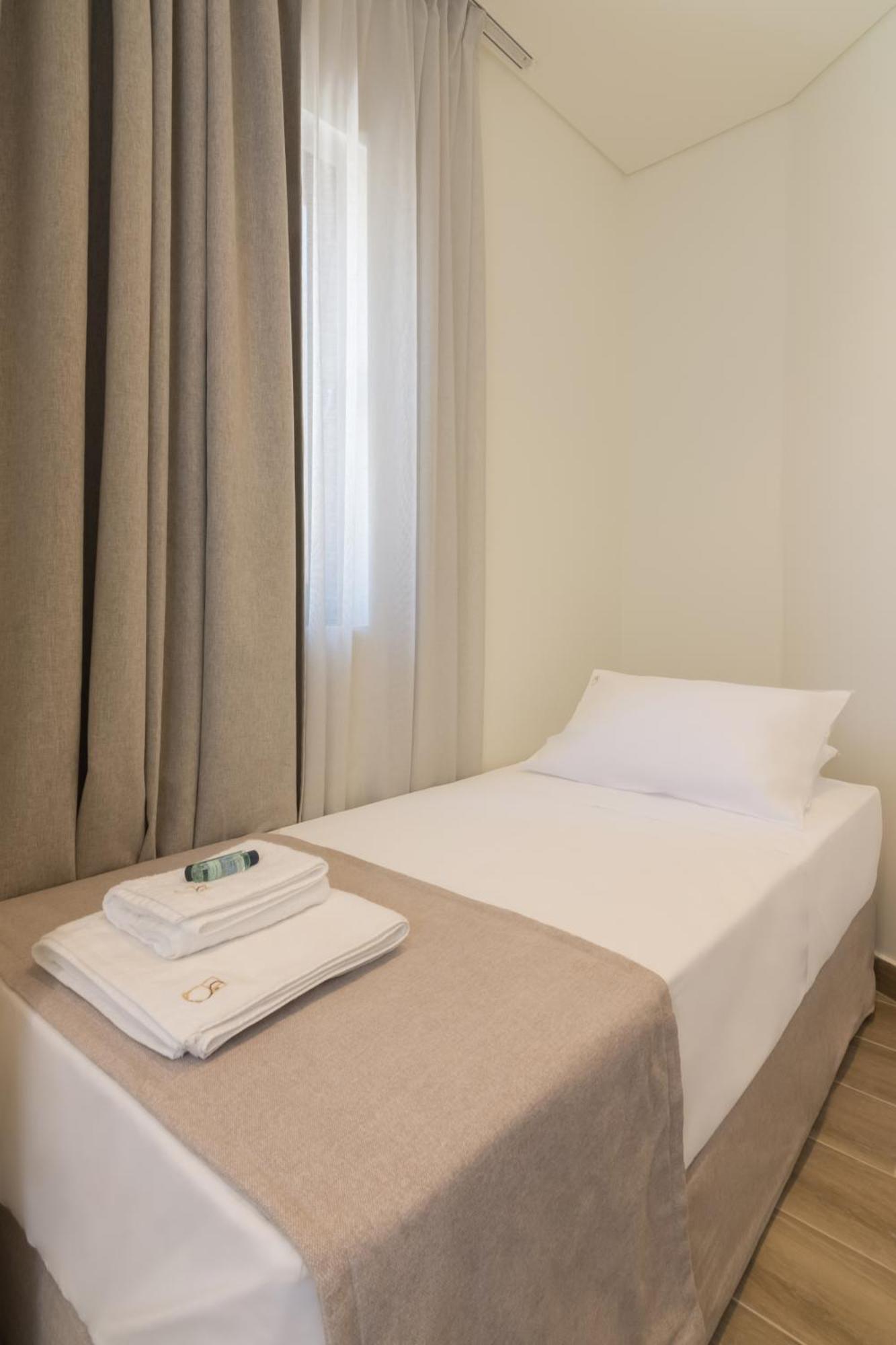 Socrates Fully Equipped Apartments With Unique Design เอเธนส์ ภายนอก รูปภาพ
